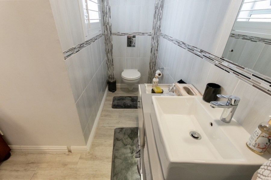 4 Bedroom Property for Sale in Paradise Beach Western Cape